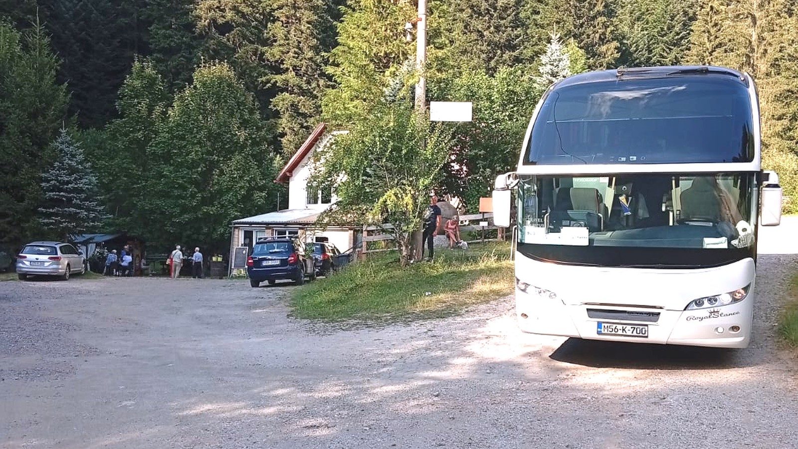 Izletište Kugla bei Vareš: Eine Kugel aus Granit, eine Höhle im Fels und ein Platz über dem Tal